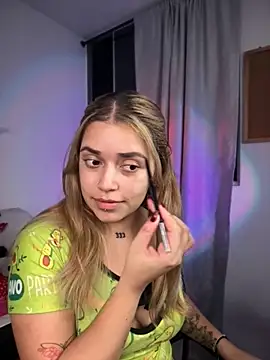 Snapshot of JoselinFlower_ chatting on November 21, 2025, 1:59 am JoselinFlower online show from November 21, 2025, 1:59 am