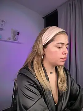 Snapshot of JoselinFlower_ chatting on November 23, 2025, 2:43 am JoselinFlower online show from November 23, 2025, 2:43 am