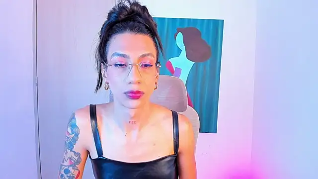 sofiaa grey  online show from April 4, 2026, 1:06 pm