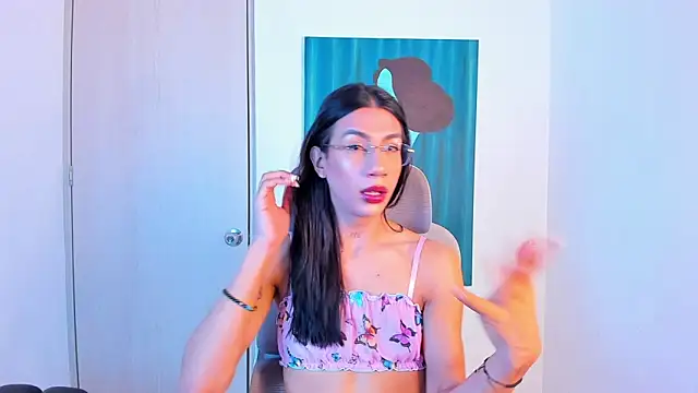 sofiaa grey  online show from May 22, 2026, 3:21 pm