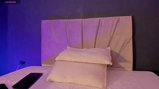 Shayla27 online show from February 4, 2026, 4:13 pm