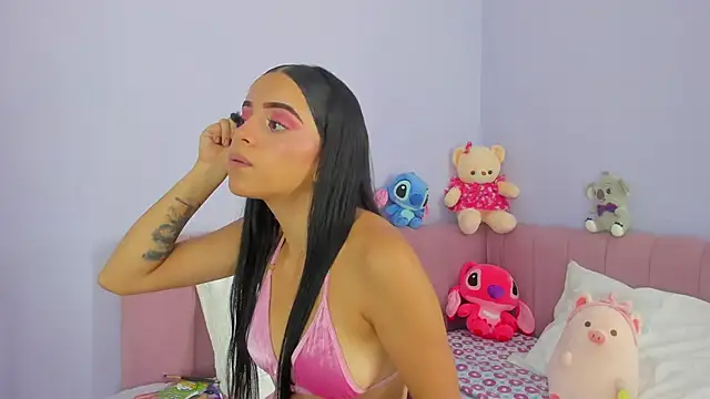 Snapshot of emilyclay_1 chatting on December 2, 2024, 5:43 pm emilyclay 1 online show from December 2, 2024, 5:43 pm