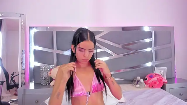 Snapshot of emilyclay_1 chatting on December 2, 2024, 8:50 pm emilyclay 1 online show from December 2, 2024, 8:50 pm