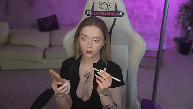 Cassy-Celestial  online show from May 21, 2026, 8:01 am