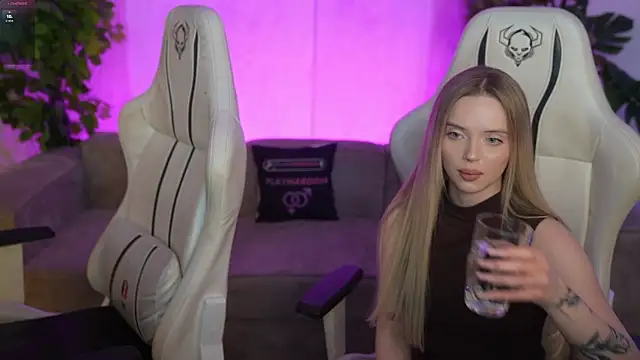 Snapshot of Cassy-Celestial_ chatting on December 17, 2025, 11:48 am Cassy-Celestial online show from December 17, 2025, 11:48 am