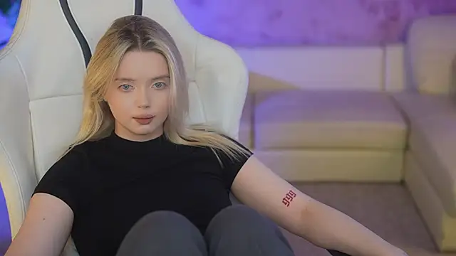 Snapshot of Cassy-Celestial_ chatting on March 19, 2025, 6:46 am Cassy-Celestial online show from March 19, 2025, 6:46 am