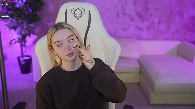 Snapshot of Cassy-Celestial_ chatting on March 14, 2025, 11:53 pm Cassy-Celestial online show from March 14, 2025, 11:53 pm