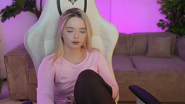 Snapshot of Cassy-Celestial_ chatting on March 17, 2025, 6:40 am Cassy-Celestial online show from March 17, 2025, 6:40 am