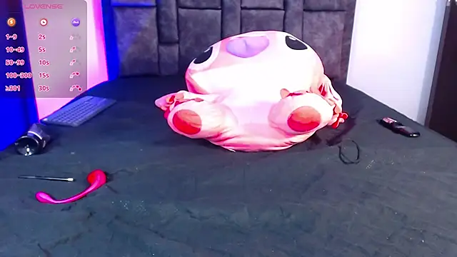 milan delrey online show from March 7, 2025, 9:07 am