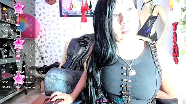 Snapshot of Erlinda-engel chatting on November 9, 2025, 1:04 pm Erlinda-engel online show from November 9, 2025, 1:04 pm