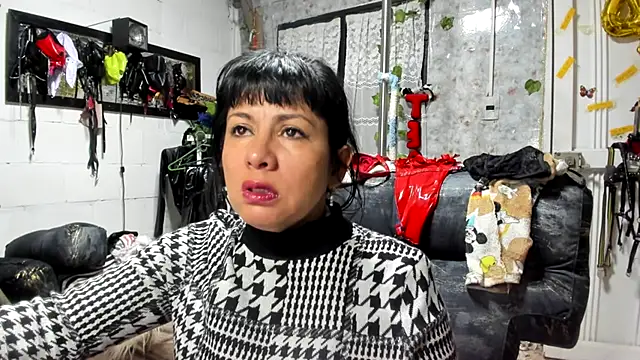 Snapshot of Erlinda-engel chatting on September 22, 2025, 12:11 pm Erlinda-engel online show from September 22, 2025, 12:11 pm