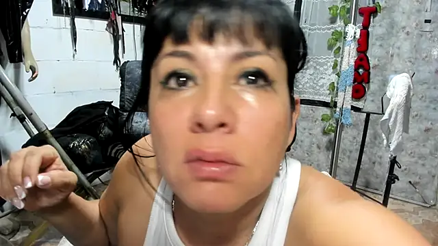 Snapshot of Erlinda-engel chatting on September 23, 2025, 12:23 pm Erlinda-engel online show from September 23, 2025, 12:23 pm