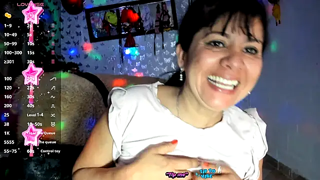 Snapshot of Erlinda-engel chatting on December 1, 2025, 1:01 pm Erlinda-engel online show from December 1, 2025, 1:01 pm