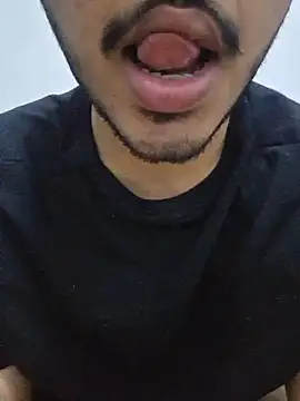 alesssterling online show from April 18, 2026, 3:42 am