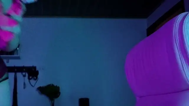 Snapshot of Olivia_seex chatting on October 18, 2025, 2:57 am Olivia seex online show from October 18, 2025, 2:57 am