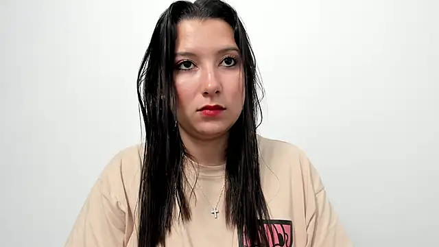 Snapshot of cami-01 chatting on November 6, 2025, 8:46 pm cami-01 online show from November 6, 2025, 8:46 pm