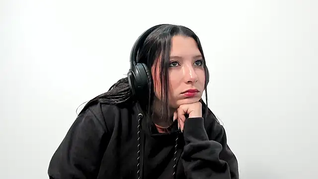 Snapshot of cami-01 chatting on October 12, 2025, 2:07 pm cami-01 online show from October 12, 2025, 2:07 pm