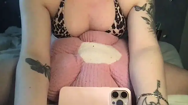 femmefatalebabe online show from March 29, 2026, 5:25 pm