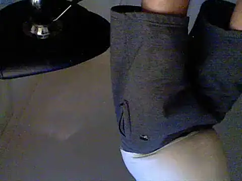 Snapshot of oopsxx chatting on February 6, 2025, 11:09 am oopsxx online show from February 6, 2025, 11:09 am