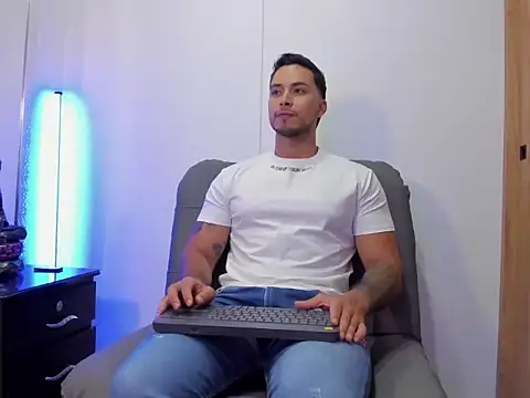 Juan muscle online show from July 26, 2026, 3:02 am