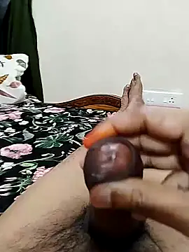 AUNTY1984 online show from October 2, 2025, 6:39 am