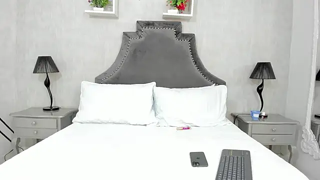 LaurenSnow online show from February 5, 2025, 3:31 pm