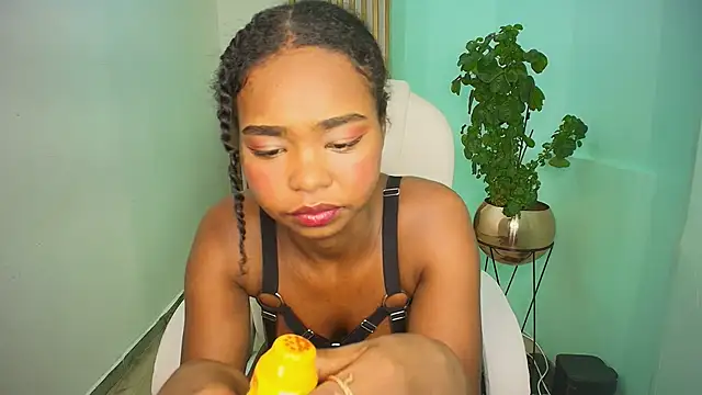 LaurenSnow online show from February 22, 2025, 1:33 am