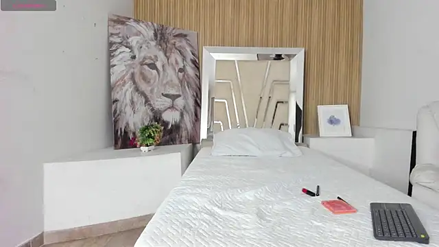 LaurenSnow online show from April 23, 2026, 3:02 pm