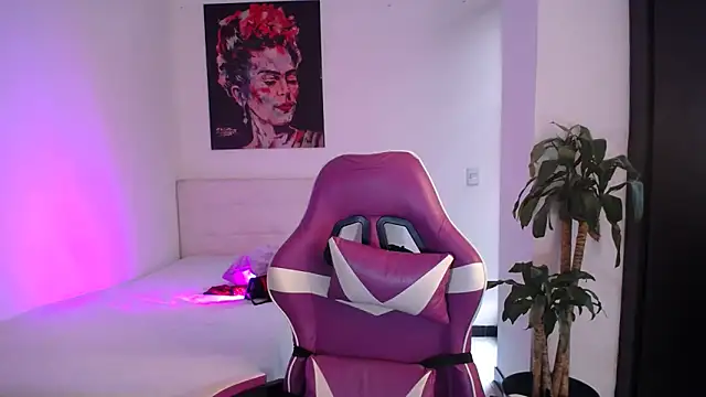 esmeraldaa230 online show from February 20, 2026, 6:54 pm