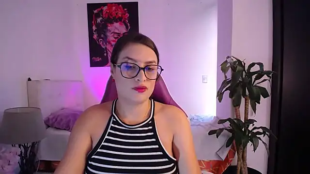 esmeraldaa230 online show from February 18, 2026, 7:32 pm