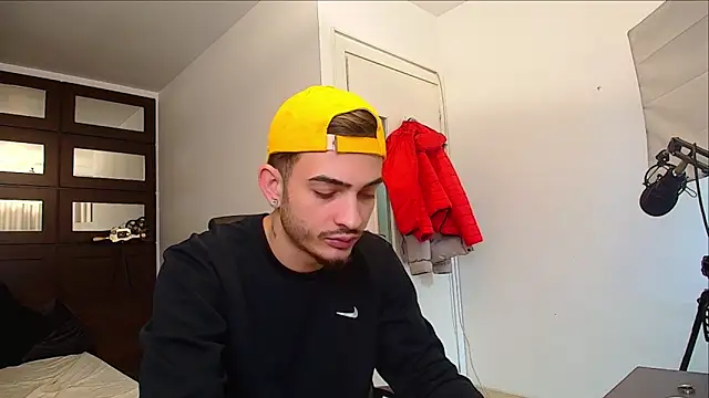 Snapshot of BrandonTate chatting on November 5, 2025, 9:45 am BrandonTate online show from November 5, 2025, 9:45 am