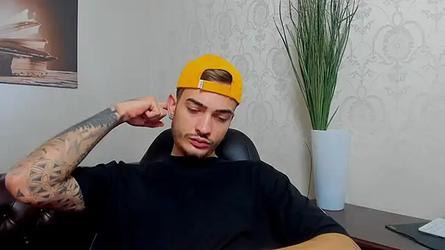 Snapshot of BrandonTate chatting on November 6, 2025, 10:41 am BrandonTate online show from November 6, 2025, 10:41 am