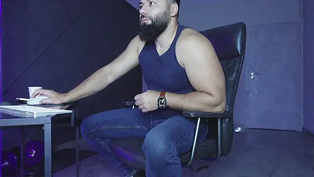 Snapshot of mattmasterss chatting on November 17, 2025, 5:33 am mattmasterss online show from November 17, 2025, 5:33 am