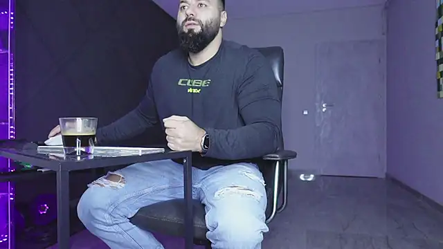 Snapshot of mattmasterss chatting on December 14, 2025, 4:40 am mattmasterss online show from December 14, 2025, 4:40 am