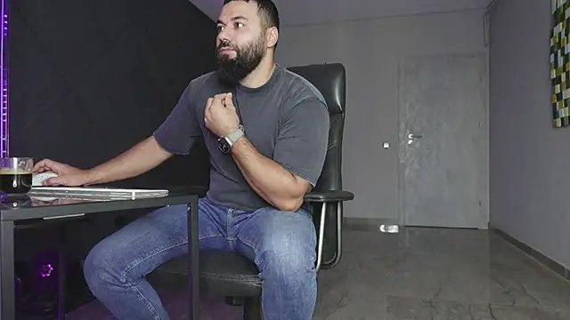 Snapshot of mattmasterss chatting on December 4, 2025, 6:56 am mattmasterss online show from December 4, 2025, 6:56 am