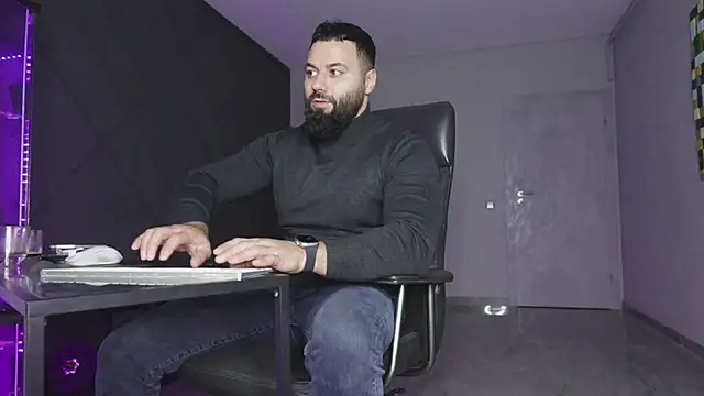 Snapshot of mattmasterss chatting on December 16, 2025, 7:40 pm mattmasterss online show from December 16, 2025, 7:40 pm