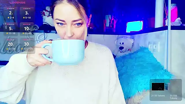 Snapshot of _JuliaSpace_ chatting on September 30, 2025, 7:03 am JuliaSpace online show from September 30, 2025, 7:03 am