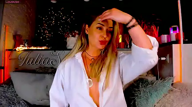 Snapshot of _JuliaSpace_ chatting on March 15, 2025, 7:59 pm JuliaSpace online show from March 15, 2025, 7:59 pm