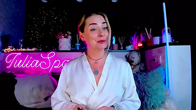 Snapshot of _JuliaSpace_ chatting on February 9, 2025, 7:41 pm JuliaSpace online show from February 9, 2025, 7:41 pm