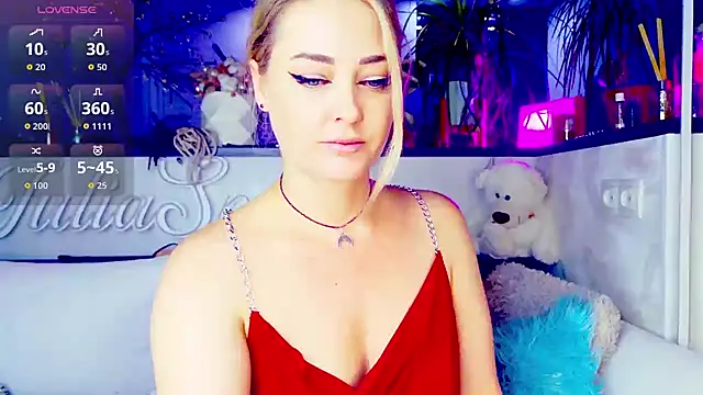 Snapshot of _JuliaSpace_ chatting on November 10, 2025, 5:07 pm JuliaSpace online show from November 10, 2025, 5:07 pm