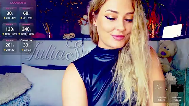 Snapshot of _JuliaSpace_ chatting on September 15, 2025, 4:29 pm JuliaSpace online show from September 15, 2025, 4:29 pm