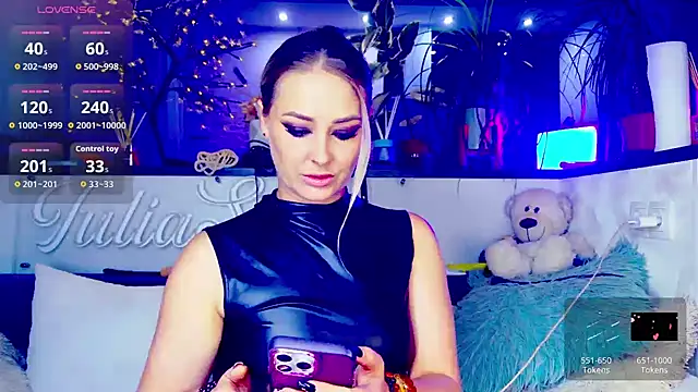 Snapshot of _JuliaSpace_ chatting on September 27, 2025, 4:46 pm JuliaSpace online show from September 27, 2025, 4:46 pm