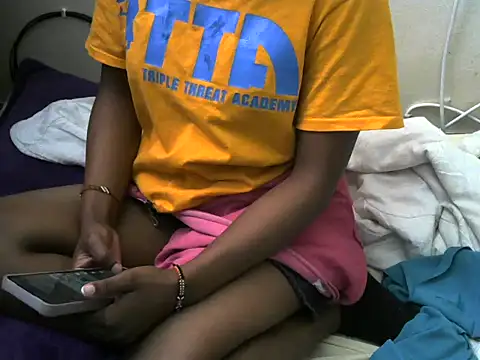 Snapshot of Ma-yolo001 chatting on November 21, 2025, 9:30 am Ma-yolo001 online show from November 21, 2025, 9:30 am