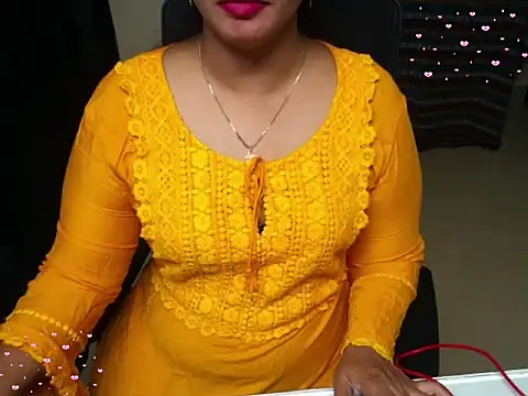 Arushisingh8888 online show from November 23, 2025, 11:42 am