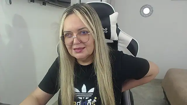 Snapshot of samy_vsn chatting on April 23, 2026, 4:52 pm samy vsn online show from April 23, 2026, 4:52 pm