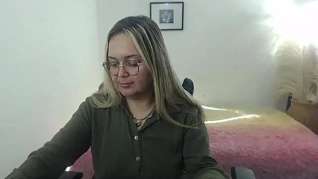 Snapshot of samy_vsn chatting on May 25, 2026, 9:35 pm samy vsn online show from May 25, 2026, 9:35 pm