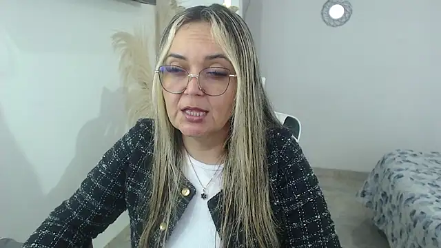 Snapshot of samy_vsn chatting on May 4, 2026, 7:39 pm samy vsn online show from May 4, 2026, 7:39 pm