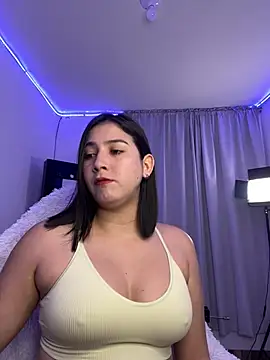 Snapshot of BellaNaye_ chatting on February 27, 2025, 11:04 pm BellaNaye online show from February 27, 2025, 11:04 pm