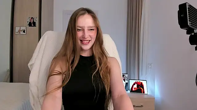 Snapshot of CharlotteWells chatting on November 11, 2025, 2:56 pm CharlotteWells online show from November 11, 2025, 2:56 pm