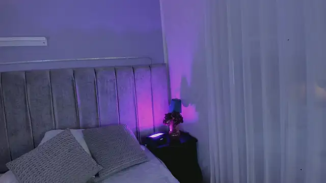 EvaaStevens online show from November 22, 2025, 1:21 pm